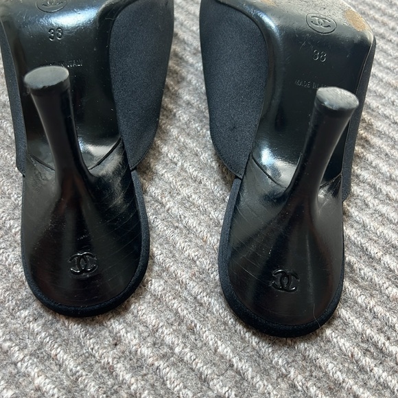 Chanel Satin kitten heels with bead detail - Picture 5 of 8